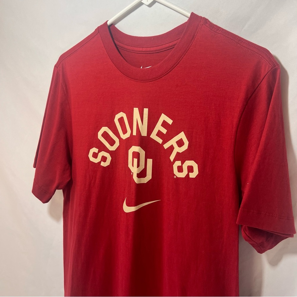 Oklahoma Sooners - Nike throwback Crimson and Cream T-shirt, Mens S - NWT!